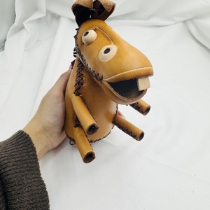 Hucha de Cuero Genuino Hecha a Mano con Forma de Animal (Burro/Cerdito), Ecológica y Reciclada, para Decoración del Hogar y Regalo - Product Image 3