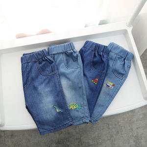 Nuevos Pantalones Cortos de Mezclilla Elásticos con Estampado Moderno para Niños, Hechos en China - Product Image 6
