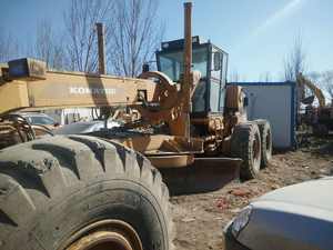 Buen estado usado niveladora Komatsu GD605 para la venta en Shanghai buena calidad precio barato máquina hidráulica marca japonesa - Product Image 3