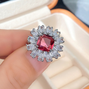 แหวนพลอยสไตล์หรูหราสำหรับผู้หญิง เครื่องประดับนิ้วมือแฟชั่นสุดหรู - Product Image 4