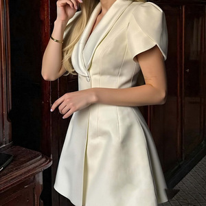 Nouvelle Collection Printemps 2026 : Robe Courte Cintrée Femme à Taille Haute, Couleur Unie, avec Boutons et Empiècements, Style Vintage – Grande Vente - Product Image 4