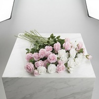 Roses artificielles en velours en gros pour usine, fleurs décoratives personnalisées rouges, blanches, bleues, roses, noires, violettes