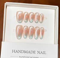 Faux ongles minimalistes ovales nude à presser, effet irisé aurore miroir scintillant
