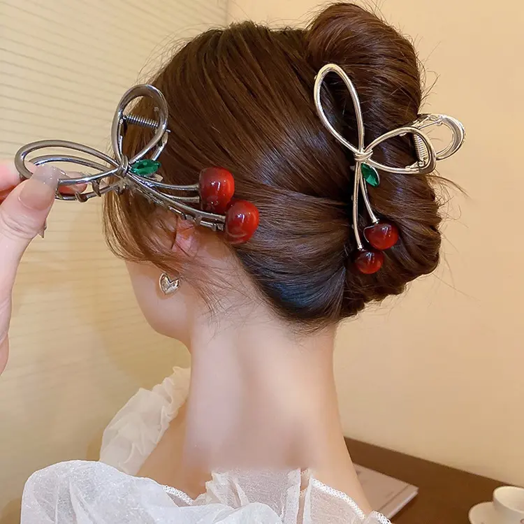 Schöne rote Kirschhaar-Krauenclip einfaches Design Mädchen-Haarclip Bogenform Legierungs-Haarspitze Damen-Kopfrücken Hai-Clip für das Haar