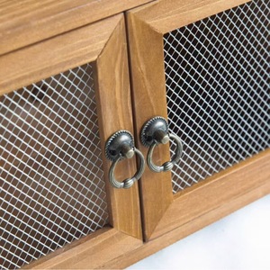 Gabinete de almacenamiento de escritorio de madera maciza con puertas de malla para tazas y cosméticos, organizador de pie de estilo retro - Product Image 4