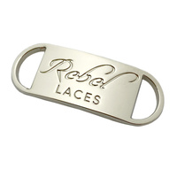 Accessoire en alliage de zinc plaque d'argent logo personnalisé étiquettes de marque trou étiquette en métal pour lacet
