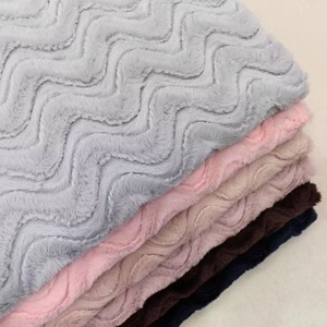 Tela de poliéster 100 reciclada, tela ondulada en relieve de piel de conejo para ropa, manta de invierno Textie para el hogar de otoño - Product Image 2