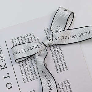 Nastro in gros grain bianco lucido con bordo nero con logo stampato personalizzato in fabbrica - Product Image 4