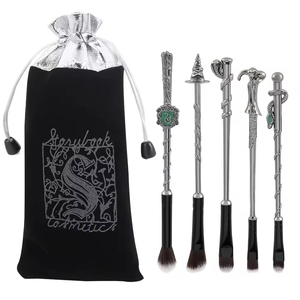Nuevo Set <span class=keywords><strong>de</strong></span> 5 Brochas <span class=keywords><strong>de</strong></span> Maquillaje <span class=keywords><strong>de</strong></span> Harry Potter, Brochas <span class=keywords><strong>de</strong></span> Maquillaje <span class=keywords><strong>de</strong></span> Varita Mágica, Regalo, Brocha <span class=keywords><strong>de</strong></span> Maquillaje <span class=keywords><strong>de</strong></span> Sombra <span class=keywords><strong>de</strong></span> Ojos <span class=keywords><strong>de</strong></span> Salazar <span class=keywords><strong>Slytherin</strong></span> - Product Image 3