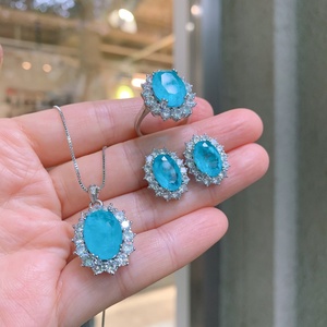 Ensemble de bijoux de haute qualité en cuivre écologique avec zircon bleu Paraiba taille ovale 10*14mm, comprenant collier, boucles d'oreilles et bague de style vintage - Product Image 1
