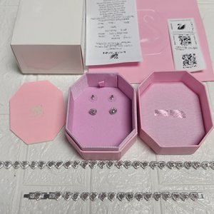 Conjunto de cristal con forma de corazón y diamantes brillantes de la famosa marca de diseñador de moda <span class=keywords><strong>Ariana</strong></span> Grande, en caja rosa, gran éxito de ventas. - Product Image 1