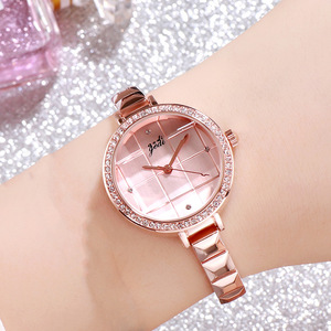 Reloj de pulsera creativo con diseño de cuadros en oro rosa, moderno reloj de cuarzo. - Product Image 3