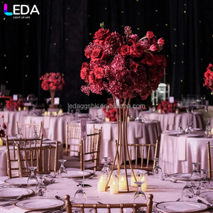 Centro de Mesa LEDA de Lujo para Bodas, Soporte Alto de Metal Dorado para Decoración de Mesa - Product Image 3