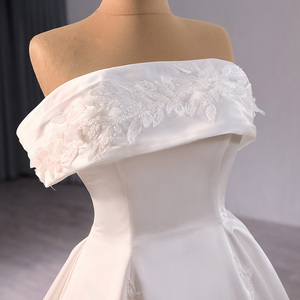 Robes de mariée A-line en satin avec longue traîne, ornées de fleurs en dentelle brodée bohème et d'appliques en cristal, modèle 241055 - Product Image 3