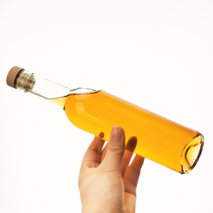 Bouteille en verre réutilisable personnalisable pour gin, spiritueux, liqueur, vodka, vin, huile d'olive – 200 ml, 375 ml, 500 ml, 750 ml - Product Image 4