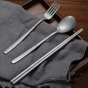 Couverts de table faits main vintage (cuillère, couteau, fourchette) style ancien, accessoires photographiques, décoration alimentaire de cuisine, vaisselle - Product Image 2