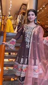 Traje Bollywood de Secado Rápido con Bordado Múltiple de Lentejuelas y Red de Mariposa de Georgette Sintética Pesada y Elegante al Mejor Precio para Mujer, Salwar Kameez para Fiesta - Product Image 5