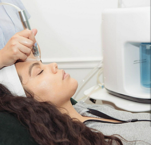 Appareil de nettoyage et de soin du visage multifonctionnel : Dermabrasion, Aqua Peel H2O2, Peeling au Diamant, <span class=keywords><strong>Hydrafacial</strong></span>, Lifting Facial, Exfoliation Cutanée et Hydratation, avec Brosse de Nettoyage - Product Image 1