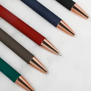 Cadeaux d'affaires à bille avec couverture souple stylo à bille caoutchouté promotionnel en métal stylet tactile en aluminium stylos avec logo personnalisé