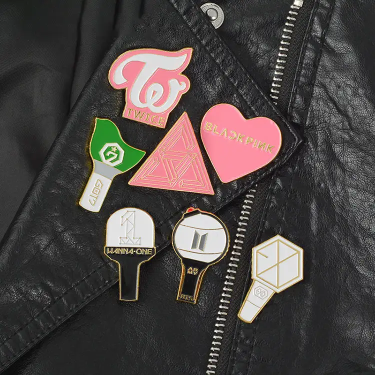 2024 Design Online Pink Heart Art Metal Material Anime School Badge Pin