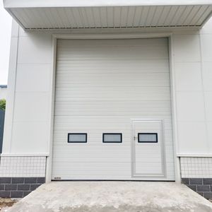 <span class=keywords><strong>Porte</strong></span> sectionnelle industrielle automatique <span class=keywords><strong>avec</strong></span> <span class=keywords><strong>porte</strong></span> à battant, <span class=keywords><strong>porte</strong></span> de <span class=keywords><strong>garage</strong></span> <span class=keywords><strong>isolée</strong></span> robuste pour entrepôt <span class=keywords><strong>avec</strong></span> fenêtres - Product Image 1