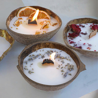 Bougie parfumée LO61 en forme de bol de noix de coco, parfum naturel de rose, citron et lavande, fleurs séchées