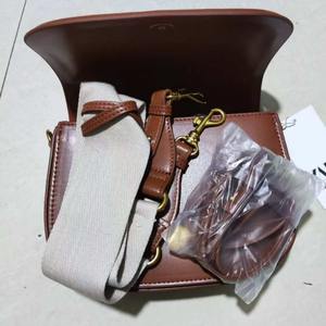 Borsa a Tracolla Piccola alla Moda con Patta, Design di Lusso in Pelle PU per Donne, con Cerniera e Tracolla Larga, Trendy Porta Telefono - Product Image 6