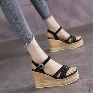 Sandales compensées à plateforme pour femmes, style européen et américain, nouvelle collection été, à semelle épaisse et brides croisées, type romain - Product Image 4
