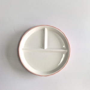 Assiette à dîner divisée en céramique écologique pour enfants de 8 pouces avec base d'aspiration et logo personnalisé pour un usage domestique - Product Image 1