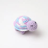 Pendentif de poupée au Crochet fait main nouvellement conçu avec porte-clés tricoté petite tortue au Crochet de fil