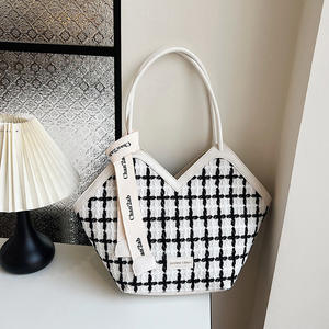 <span class=keywords><strong>Borsa</strong></span> da donna <span class=keywords><strong>a</strong></span> secchiello nuova tendenza sciarpa di seta Plaid di grande capacità all'ingrosso Tote borse <span class=keywords><strong>a</strong></span> tracolla per ragazze - Product Image 2