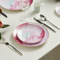Assiettes de table en céramique effet marbre rose, bord doré, assiettes de présentation en porcelaine, décoration de table de mariage de luxe, vaisselle en gros