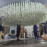 Chuppah ZKAI Fleur Sacrée Rose Blanche Mandap à Sommet Rond avec Fleurs de Glycine pour Décoration de Plafond et Scène d'Événements de Mariage