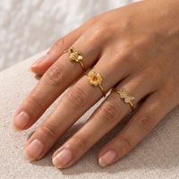 Lot de 3 bagues ouvertes ajustables pour femmes, plaquées or 18 carats, en acier inoxydable, avec motifs abeille, marguerite et papillon, accent CZ, thème nature, vente en gros, prêtes à être expédiées