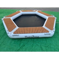 Dock flottant hexagonal gonflable KeepFuns avec zone ouverte pour la navigation |   Plancher en EVA imitation teck |   Plateforme aquatique stable pour yachts et loisirs