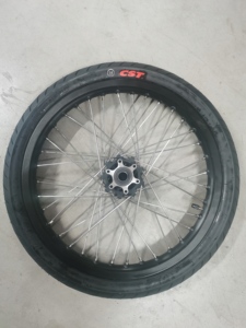 Jeu de roues Talaria Mx5 Supermoto, roues Talaria Mx5 de 17 pouces avec pneus route - Product Image 5