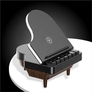 2024 Nouveau produit Cadeaux Cool gadgets support de charge de <span class=keywords><strong>piano</strong></span> et supports avec haut-parleur 10w et chargeurs sans fil 3 en 1 - Product Image 2