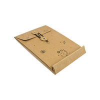 Enveloppes en papier kraft et carton recyclés pour l'emballage de vêtements, avec fermeture par corde et boutons