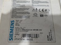 Relais AC/DC 3TX7014-1BE02 115V 230V 3A 24V 1A pour la programmation PLC et l'automatisation industrielle