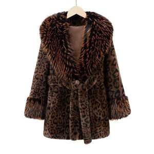 Cappotto Invernale 2025 Caldo e Impermeabile con Motivo Leopardato, Elegante Trench Lungo in Pelliccia di Visone per Donne - Product Image 3