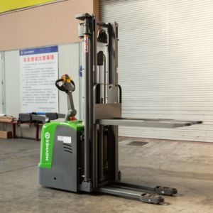 Gerbeur électrique piéton MOVMES 750-2000 kg à batterie lithium avec pneus pleins et déplaceur latéral, levée 1,6-3 m - Product Image 6