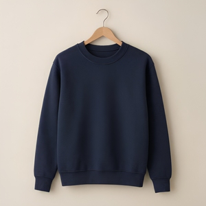 เสื้อสเวตเชิ้ตคอกลมผ้าฟลีซหนานุ่มแบบคลาสสิก สีกรมท่าเข้ม สำหรับผู้ชายและผู้หญิง รับผลิตตามแบบ OEM ขายส่งเสื้อผ้าจากผู้ผลิต - Product Image 1