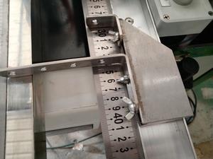 Hoeksnijmachine Voor Het Snijden Van Zachte Rubberen Strips En Magnetische Strips Met Op Maat Gemaakte Lengtes En Nauwkeurige Hoeken Van 45 Graden - Product Image 3