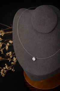 Collier en or 14 carats pur avec pendentif diamant couleur super brillant 1,1 carat sur fil de pêche transparent, chaîne clavicule - Product Image 3