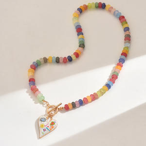 Collier pendentif pour femmes en gros, collier en perles de verre colorées, collier avec pendentif en forme de cœur peint en dessin animé - Product Image 3