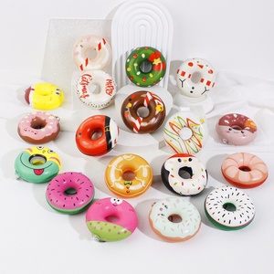 Porte-clés en mousse PU en forme de donut, mignon, anti-stress, jouet sensoriel pour soulager l'anxiété, décoration de bureau, cadeau, fournitures de Noël et de fêtes, vente en gros - Product Image 2