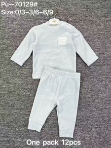 Pigiama invernale a quadri per neonati, 2 pezzi, maniche lunghe, in morbido cotone traspirante e antibatterico. - Product Image 4