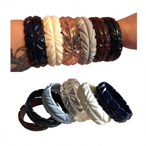 Ensembles de bracelets tendance en résine acrylique sculptée, motifs végétaux, qualité supérieure, multicolores, unisexes, élégants pour femme - Product Image 1