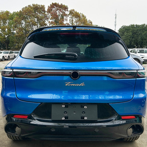 Alerón Trasero Alfa Romeo Tonale, Negro Piano, Textura de Fibra de Carbono, Estilo Ducktail, 2023 - Product Image 2