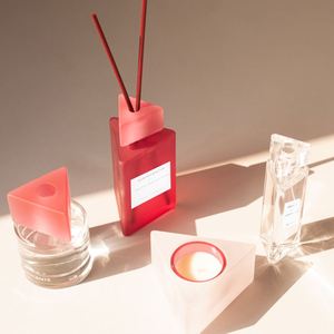 Vela Aromática Mescents con Aroma a Naranja Amarga y Cedro, en Frasco Rectangular de Vidrio Esmerilado Minimalista - Product Image 5